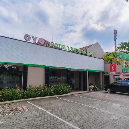Oyo 741 Hotel Labuhan Raya Медан Екстериор снимка