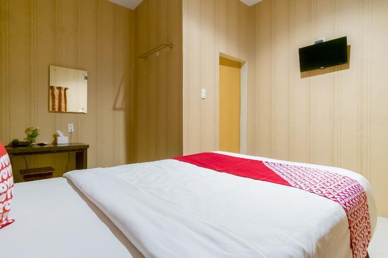 Oyo 741 Hotel Labuhan Raya Медан Екстериор снимка