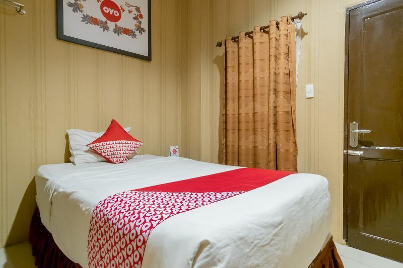 Oyo 741 Hotel Labuhan Raya Медан Екстериор снимка