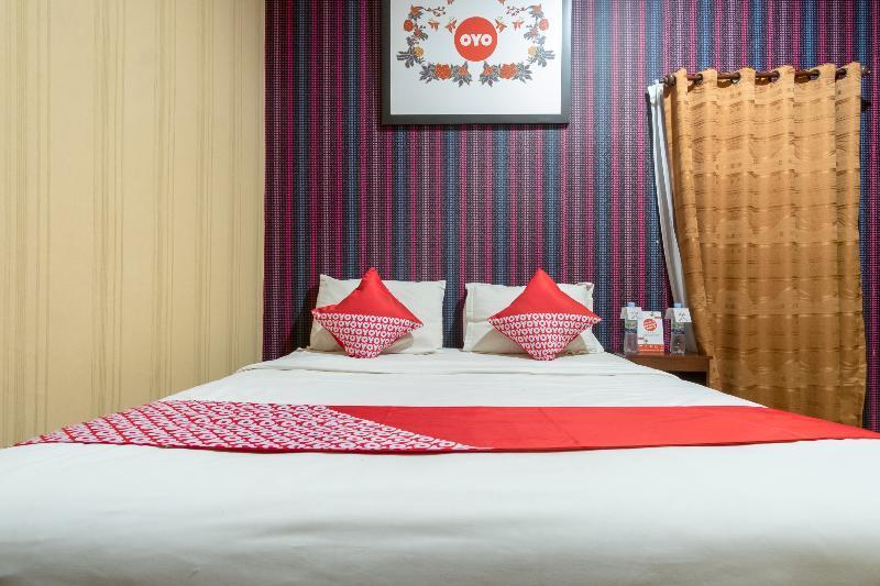 Oyo 741 Hotel Labuhan Raya Медан Екстериор снимка