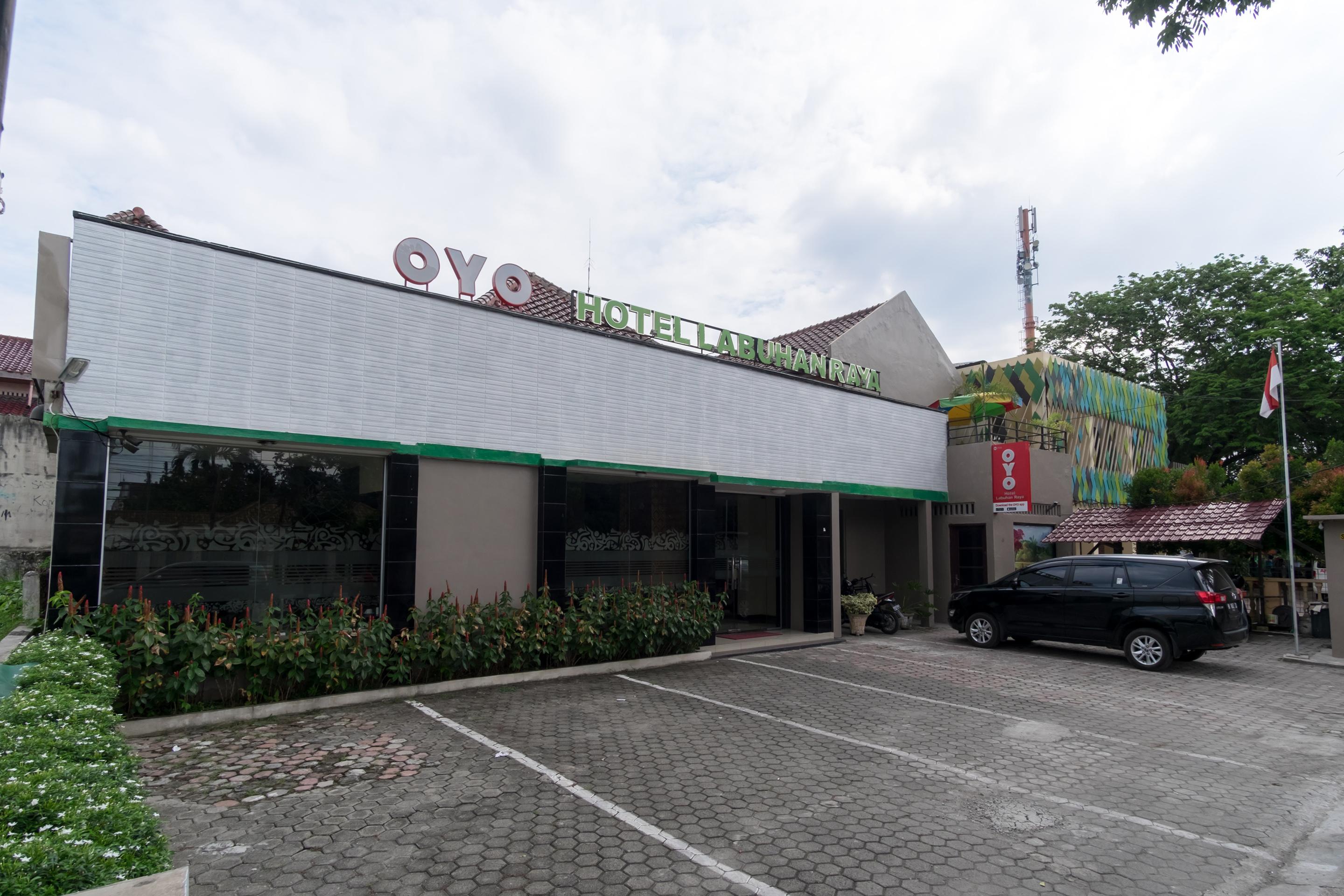 Oyo 741 Hotel Labuhan Raya Медан Екстериор снимка