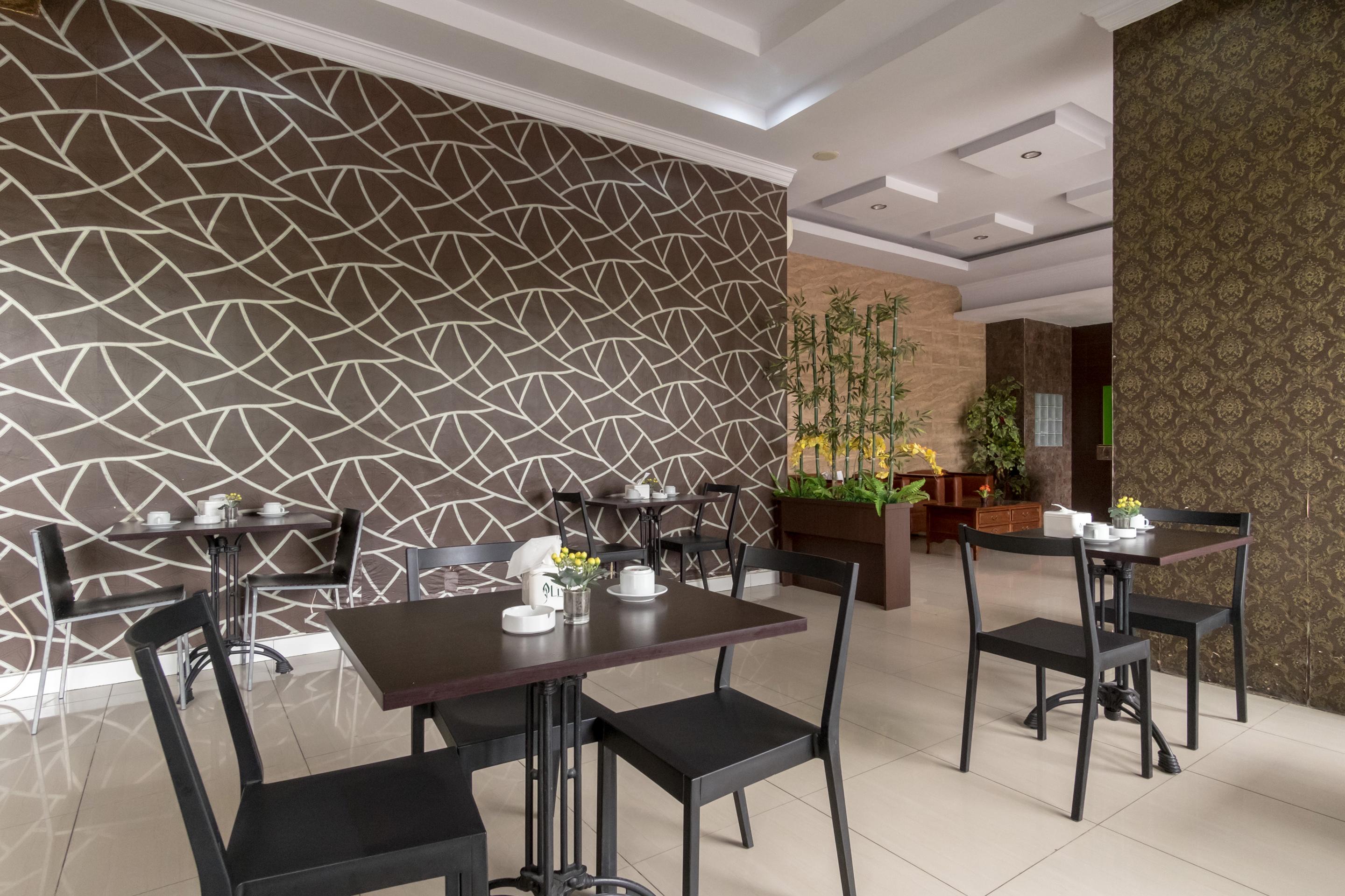 Oyo 741 Hotel Labuhan Raya Медан Екстериор снимка