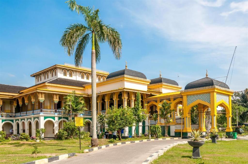 Oyo 741 Hotel Labuhan Raya Медан Екстериор снимка