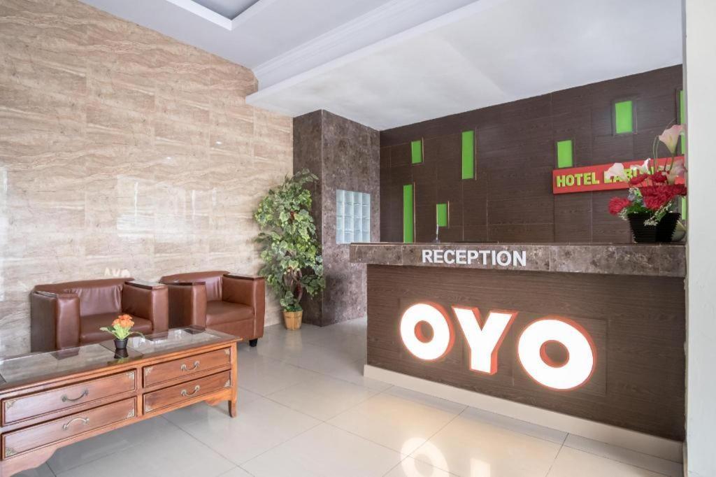 Oyo 741 Hotel Labuhan Raya Медан Екстериор снимка