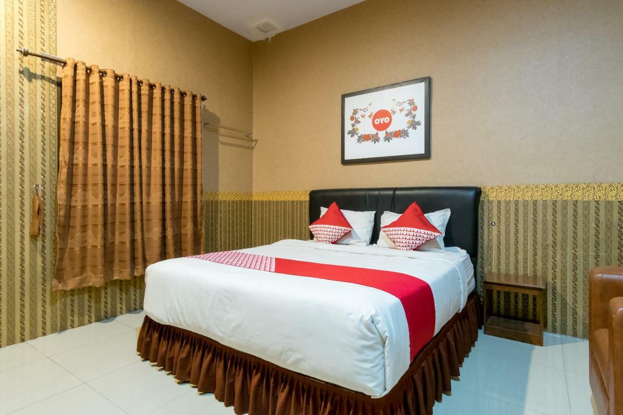 Oyo 741 Hotel Labuhan Raya Медан Екстериор снимка