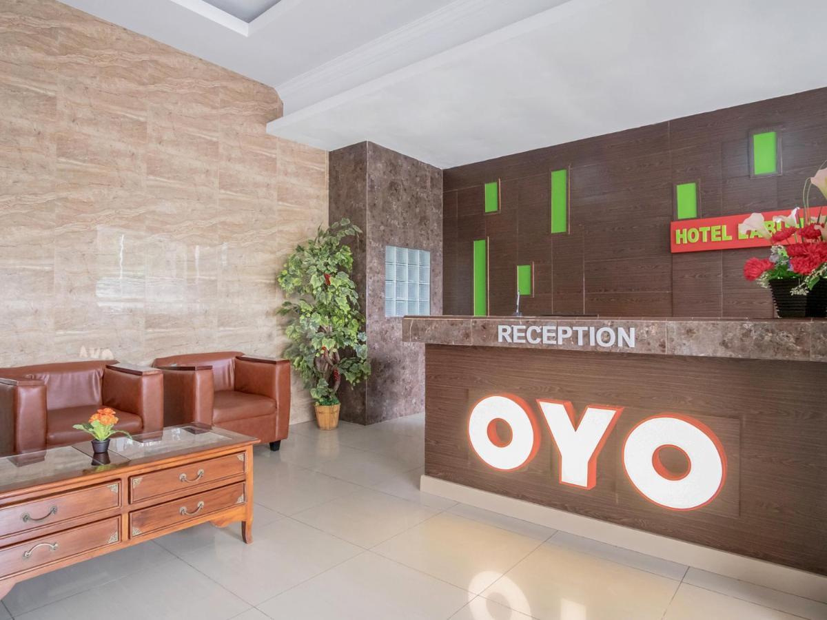 Oyo 741 Hotel Labuhan Raya Медан Екстериор снимка