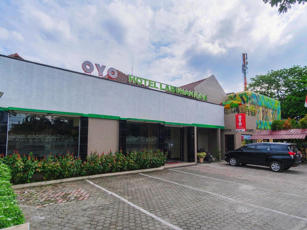 Oyo 741 Hotel Labuhan Raya Медан Екстериор снимка