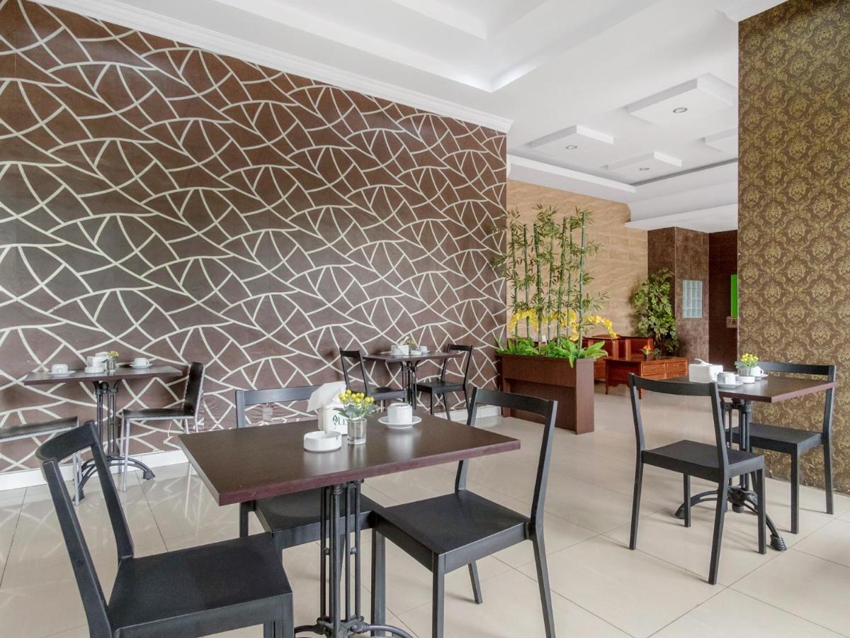 Oyo 741 Hotel Labuhan Raya Медан Екстериор снимка