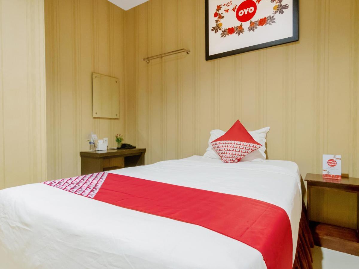 Oyo 741 Hotel Labuhan Raya Медан Екстериор снимка