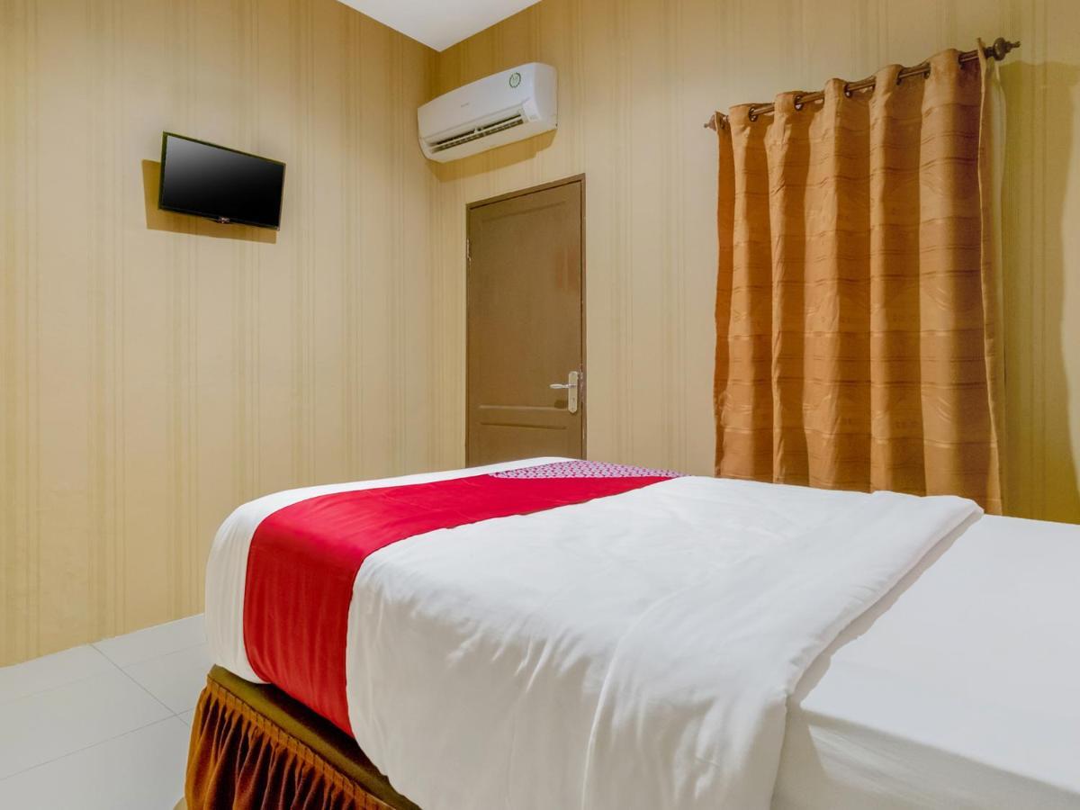 Oyo 741 Hotel Labuhan Raya Медан Екстериор снимка