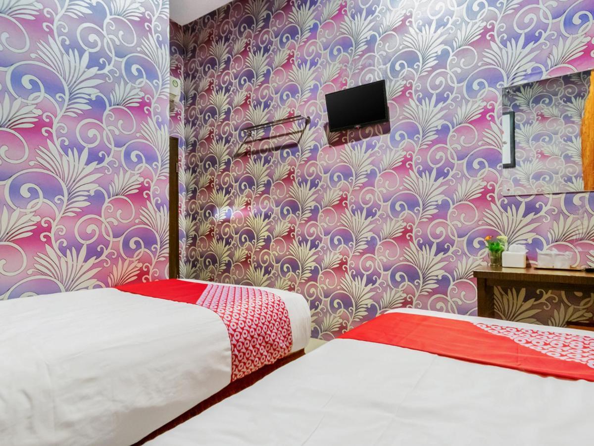 Oyo 741 Hotel Labuhan Raya Медан Екстериор снимка