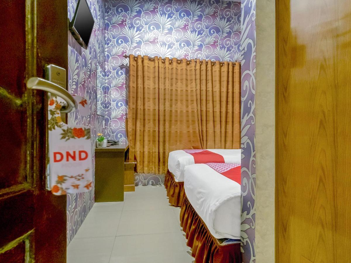 Oyo 741 Hotel Labuhan Raya Медан Екстериор снимка