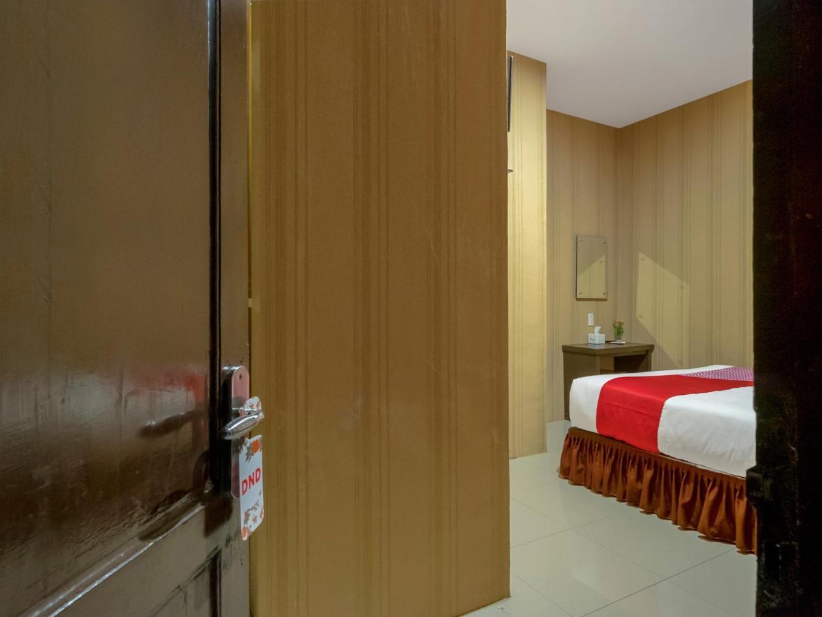 Oyo 741 Hotel Labuhan Raya Медан Екстериор снимка