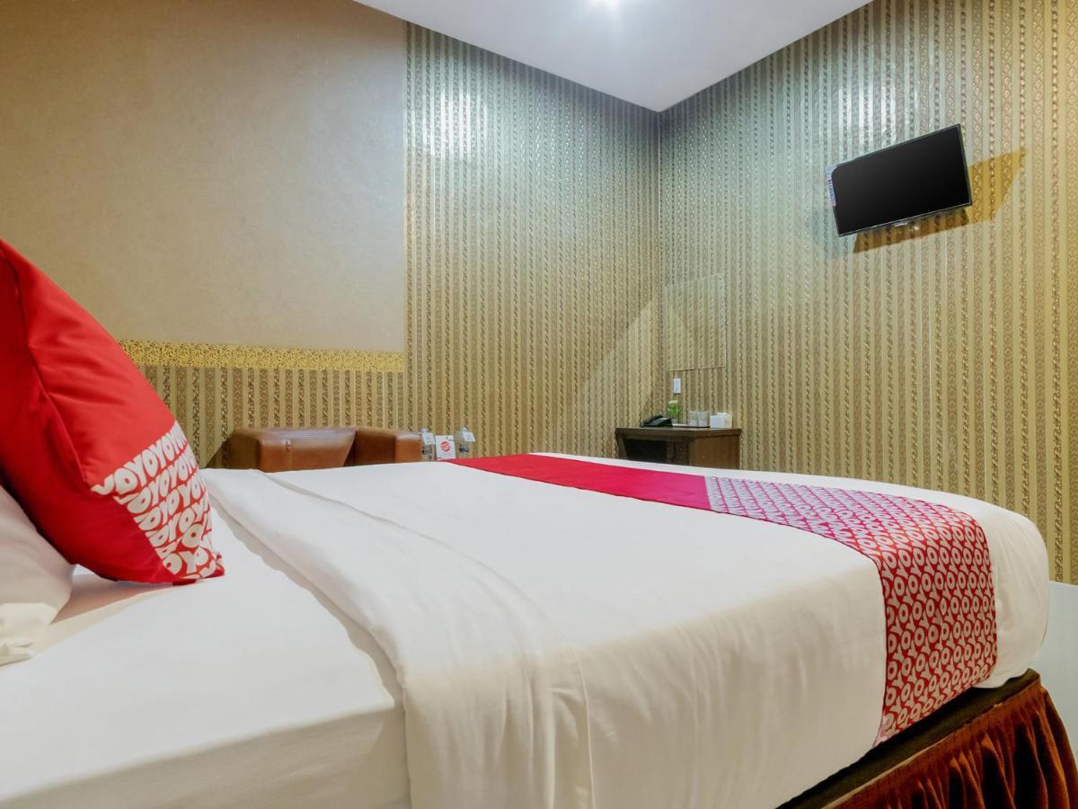 Oyo 741 Hotel Labuhan Raya Медан Екстериор снимка