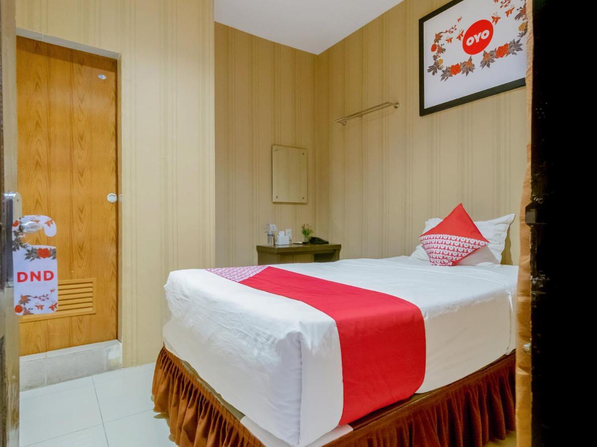 Oyo 741 Hotel Labuhan Raya Медан Екстериор снимка