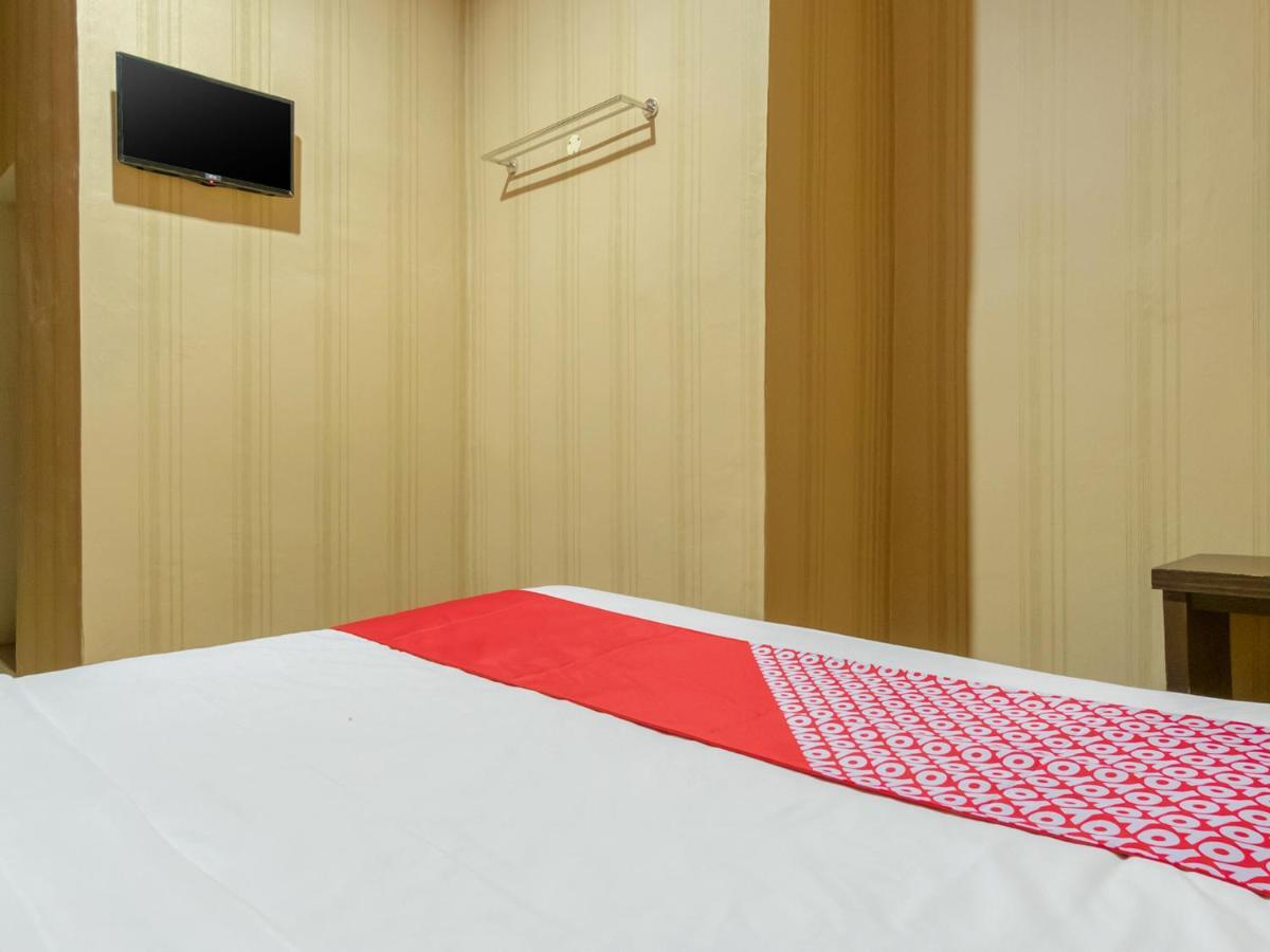 Oyo 741 Hotel Labuhan Raya Медан Екстериор снимка