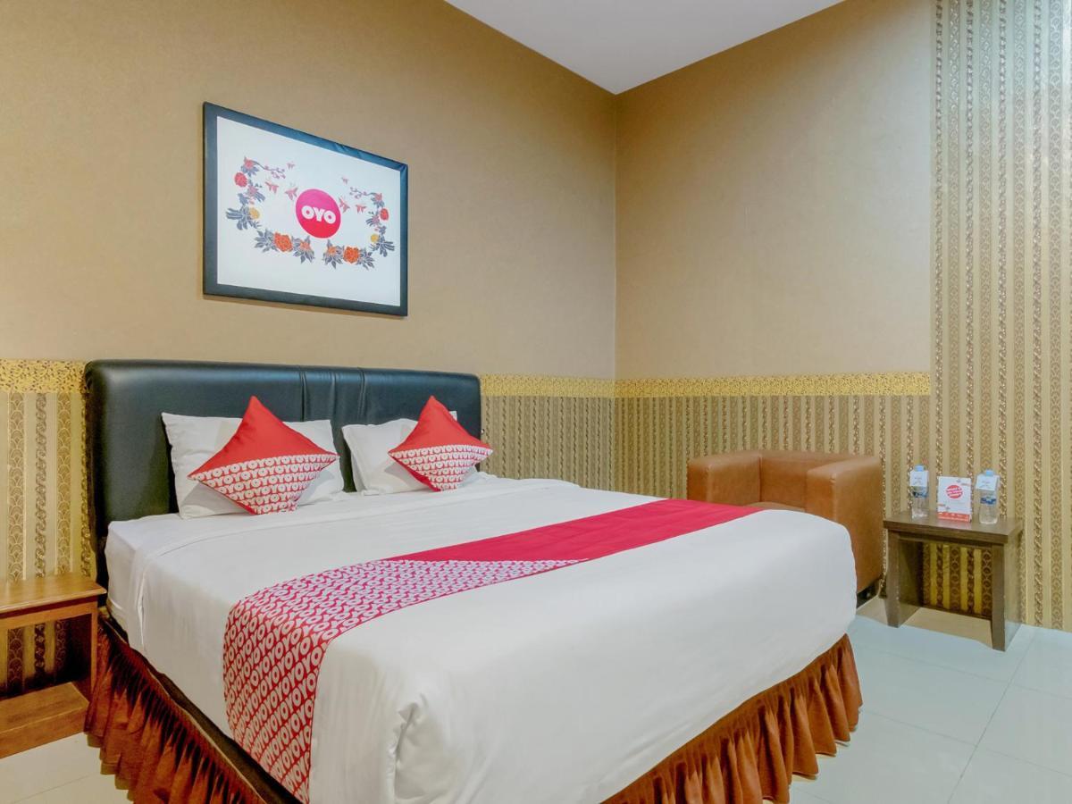 Oyo 741 Hotel Labuhan Raya Медан Екстериор снимка
