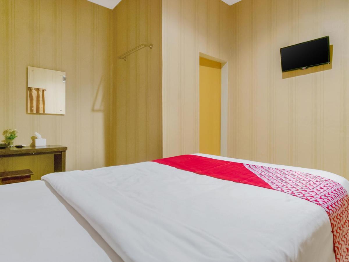 Oyo 741 Hotel Labuhan Raya Медан Екстериор снимка