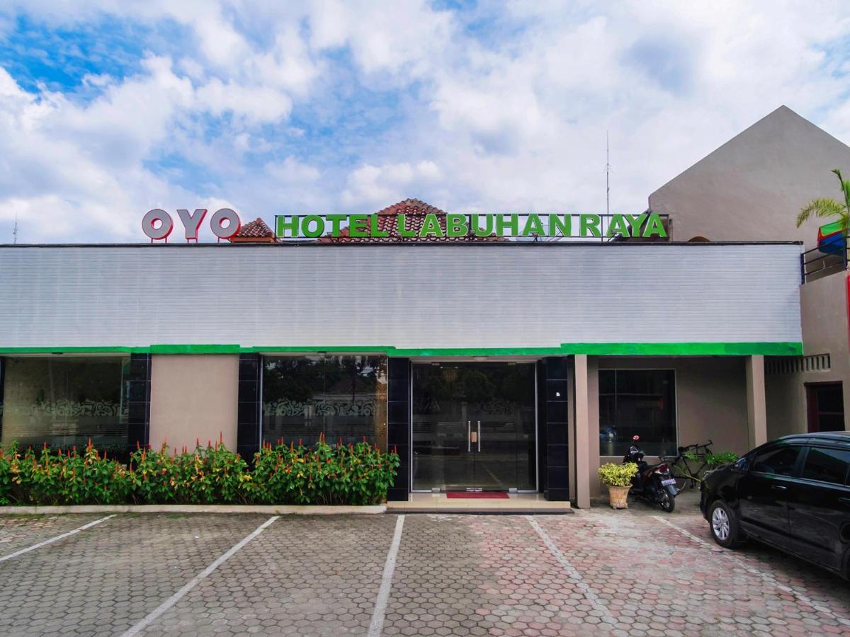 Oyo 741 Hotel Labuhan Raya Медан Екстериор снимка