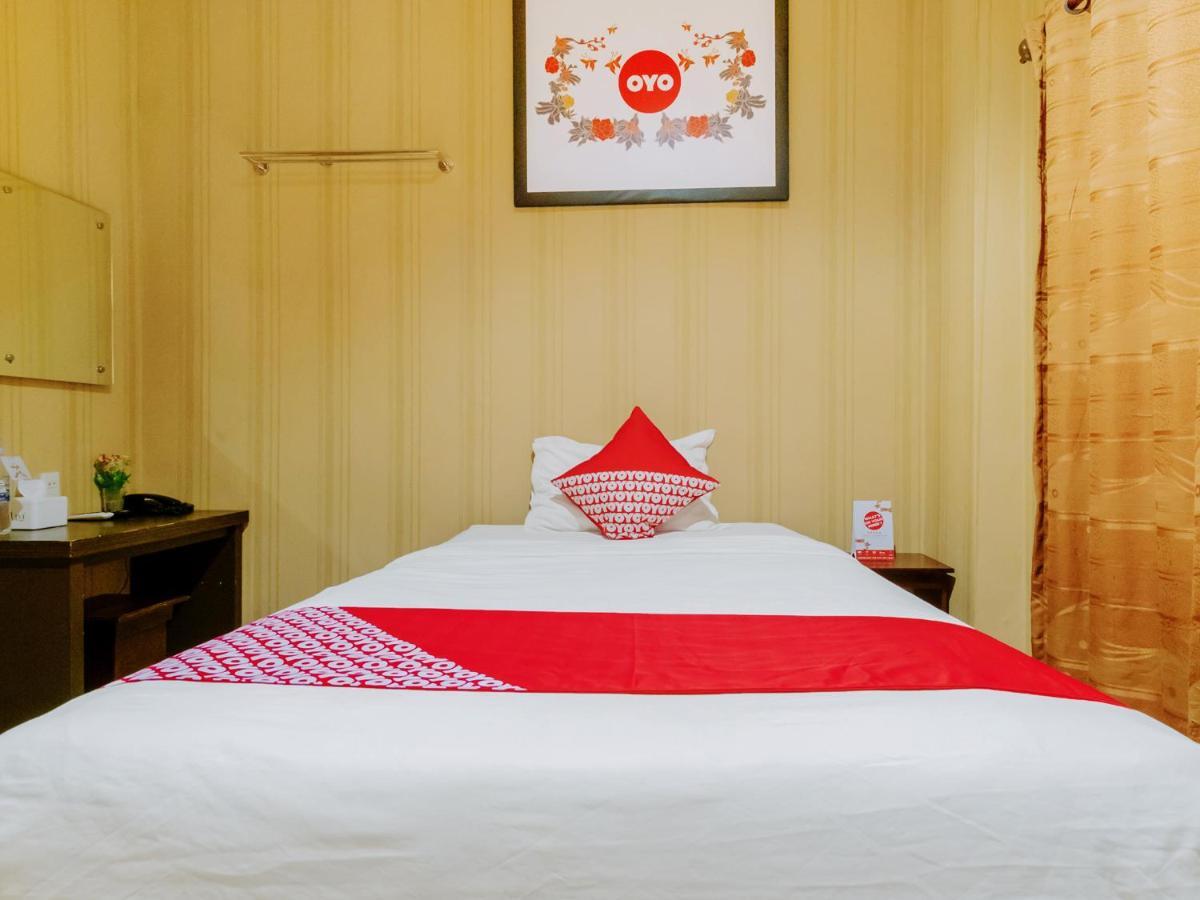 Oyo 741 Hotel Labuhan Raya Медан Екстериор снимка
