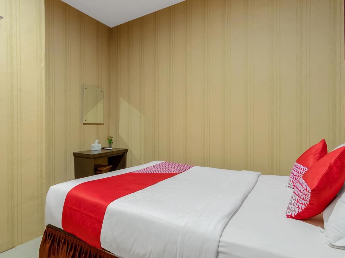 Oyo 741 Hotel Labuhan Raya Медан Екстериор снимка
