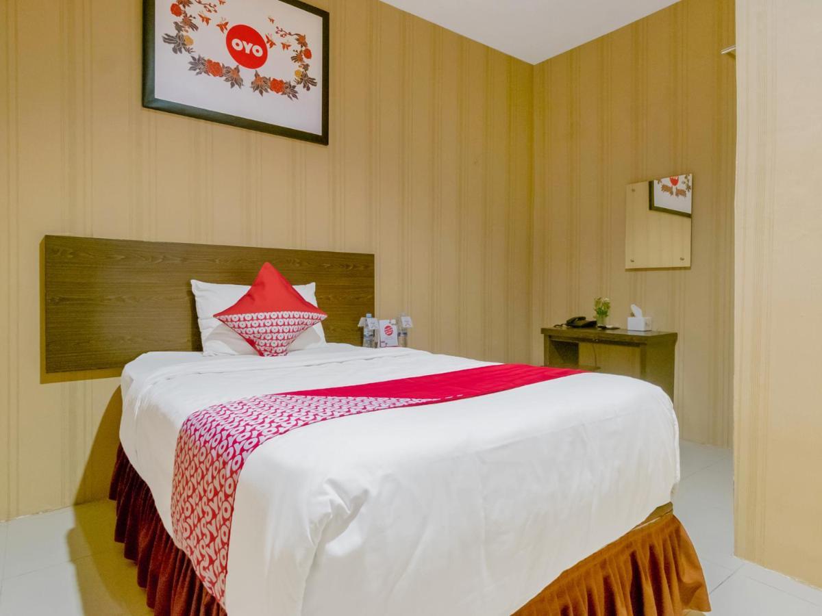 Oyo 741 Hotel Labuhan Raya Медан Екстериор снимка