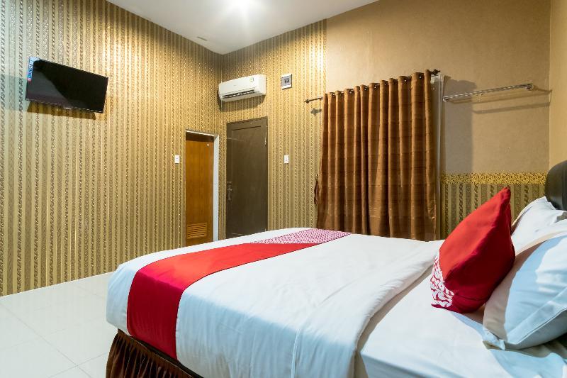 Oyo 741 Hotel Labuhan Raya Медан Екстериор снимка