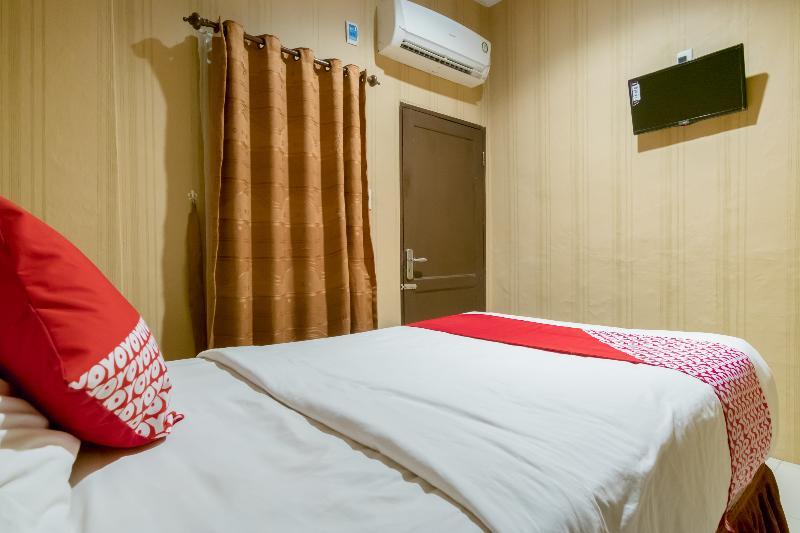 Oyo 741 Hotel Labuhan Raya Медан Екстериор снимка