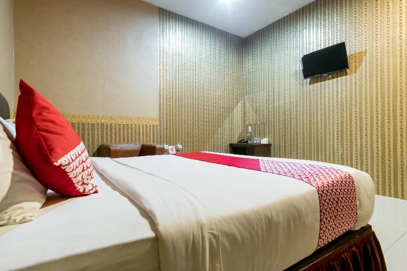 Oyo 741 Hotel Labuhan Raya Медан Екстериор снимка